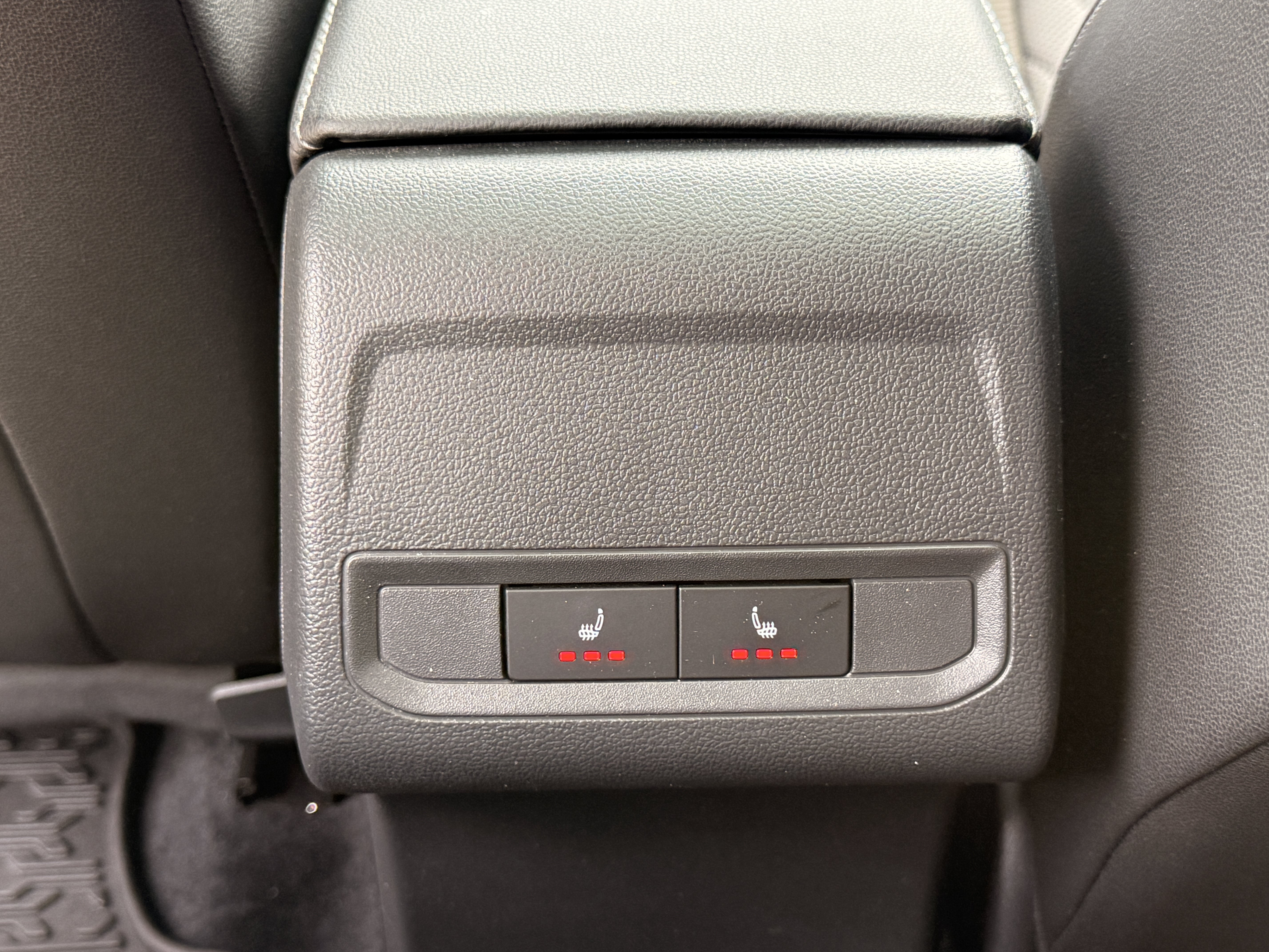 Used 2021  Volkswagen SEL Premium image 8