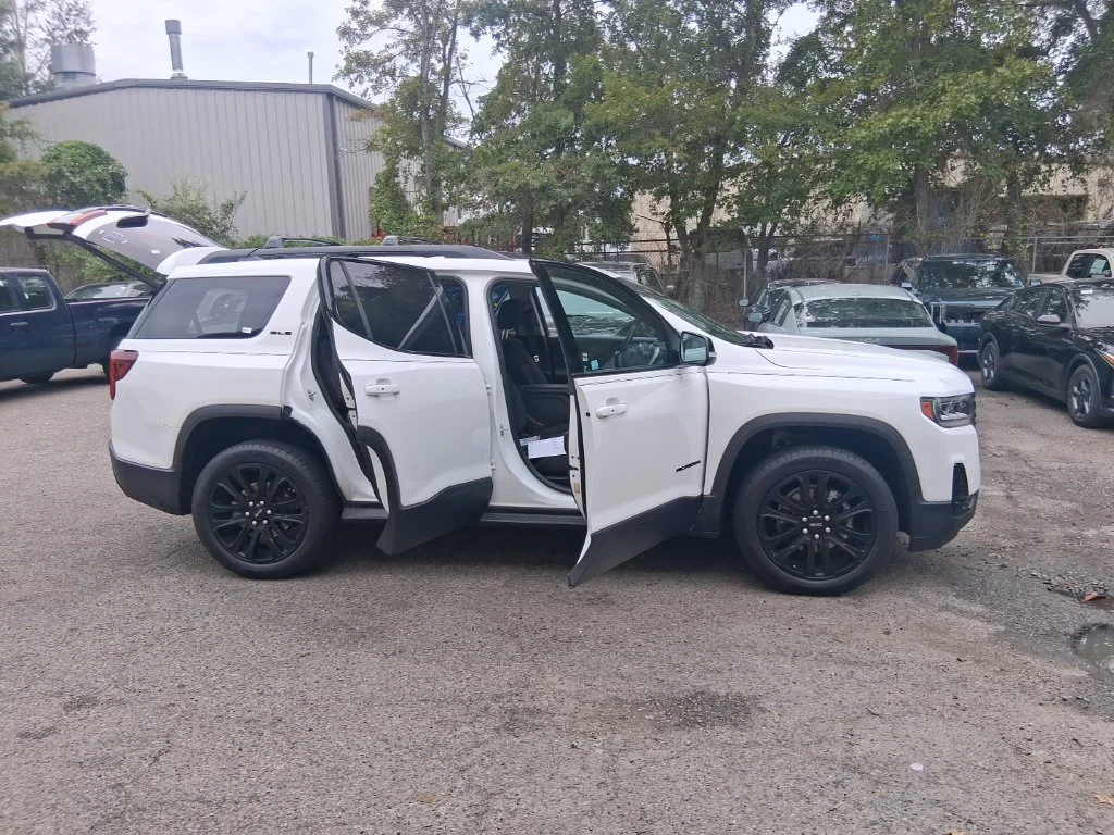 Used 2022 White GMC SLE image 23