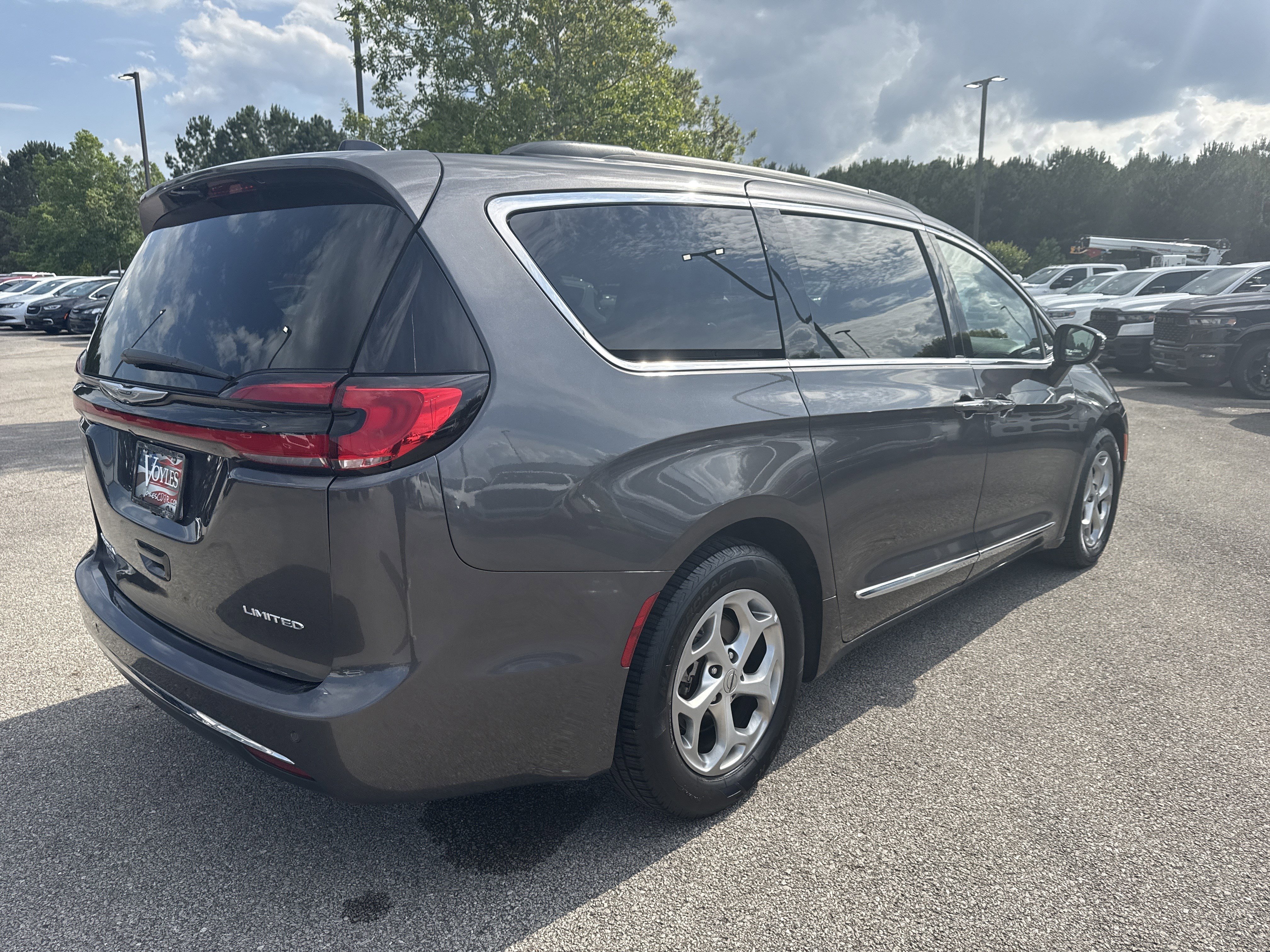 Used 2023 Granite Crystal Metallic Clearcoat Chrysler Limited image 7