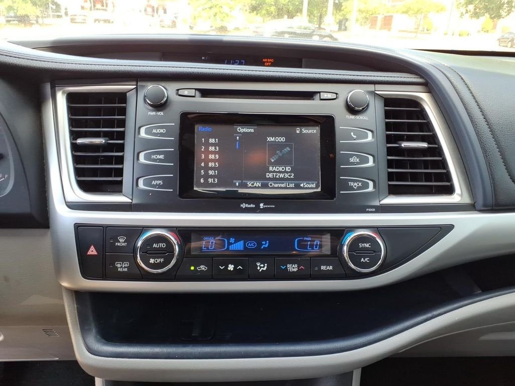 Used 2015 Blizzard Pearl Toyota LE V6 image 11