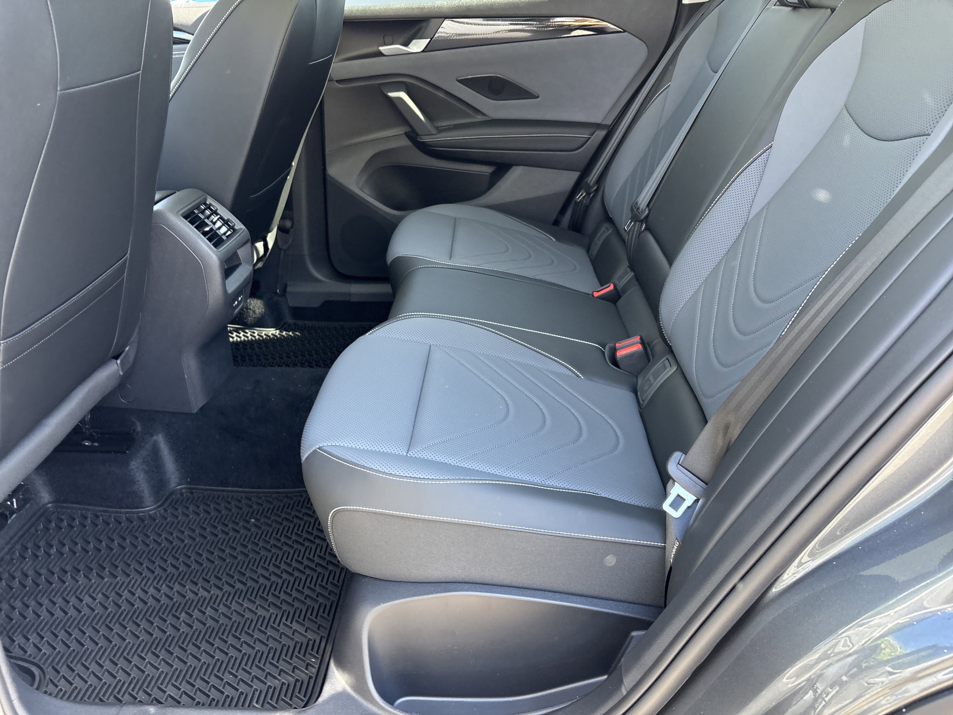 New 2026 Platinum Gray Metallic Volkswagen SE image 13