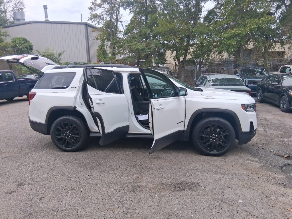 Used 2022 White GMC SLE image 23
