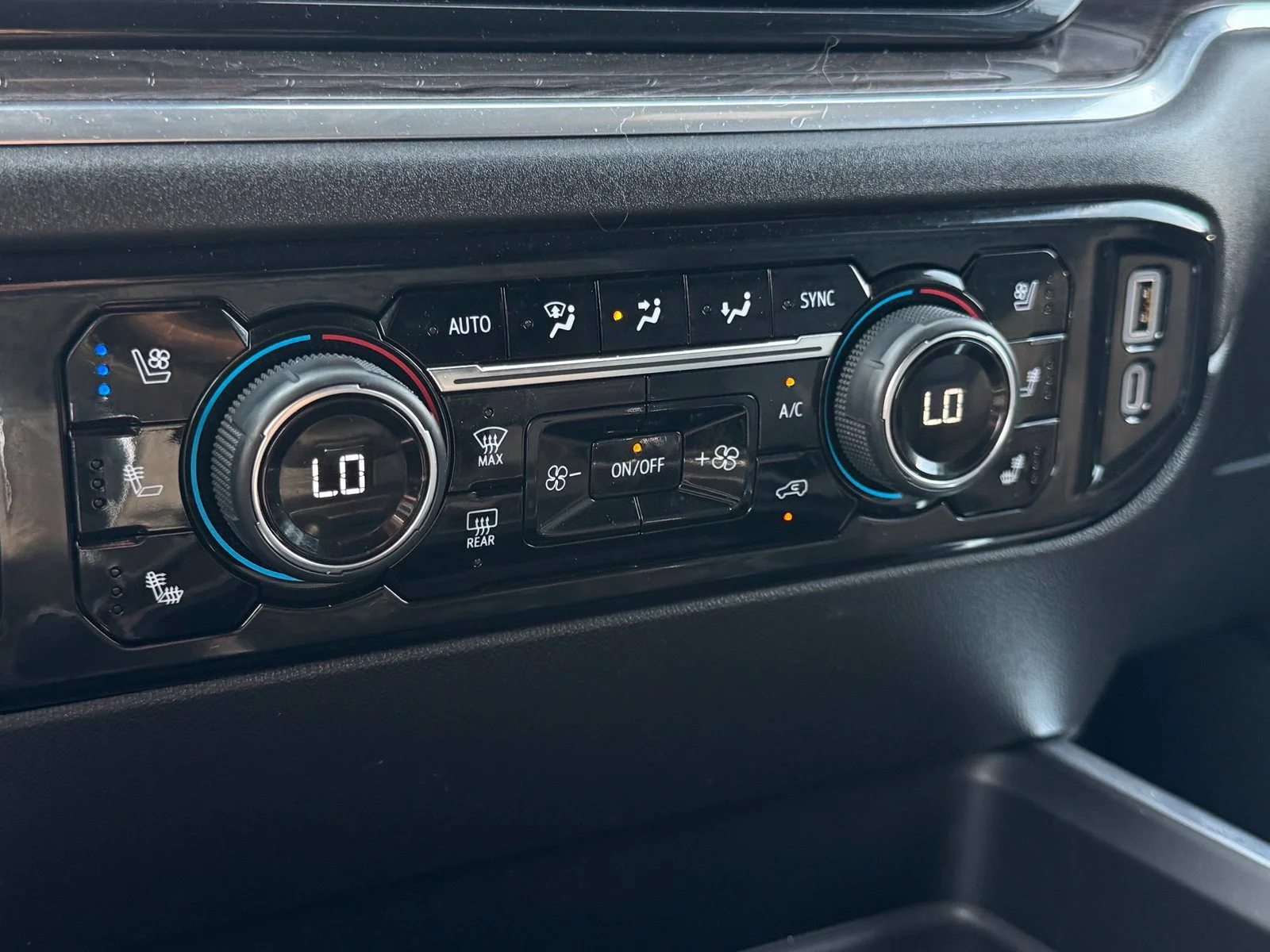 2024 Chevrolet Silverado 2500HD LTZ - Photo 27