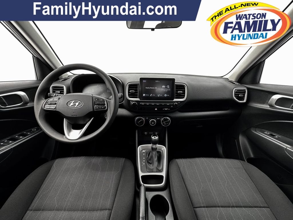 2025 Hyundai Venue SE - Photo 13