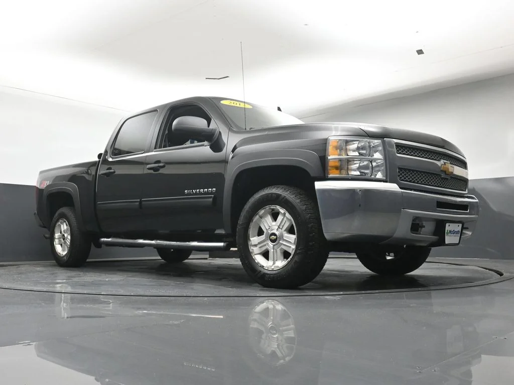 Used 2012 Black Chevrolet LT image 25