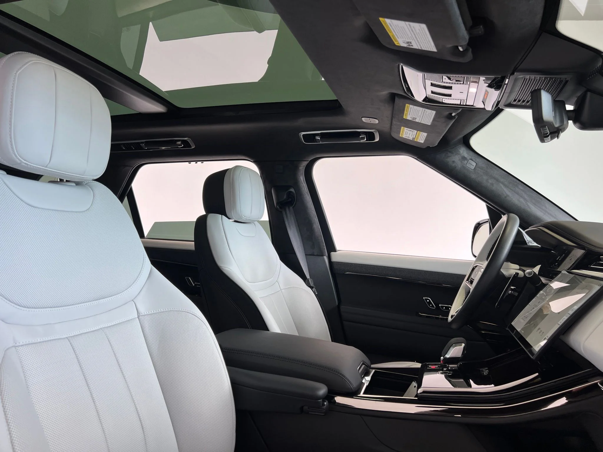 Used 2025 Red Land Rover Autobiography image 13
