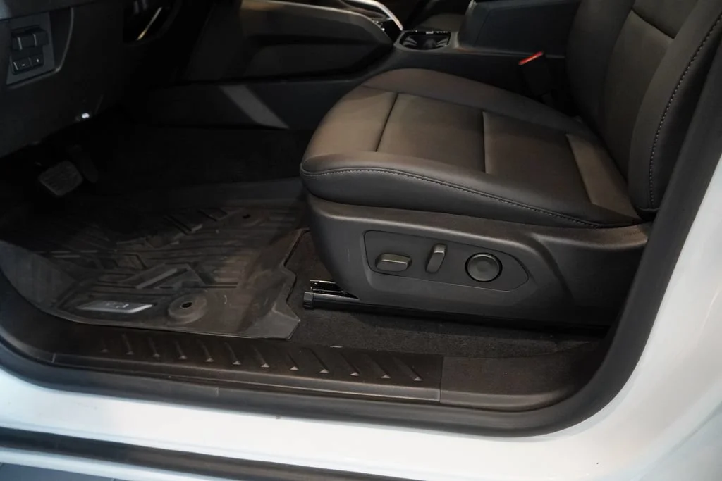 New 2026 Summit White Chevrolet LT image 22