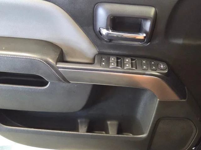 Used 2018 GRAPHITE METALLIC Chevrolet LT image 28