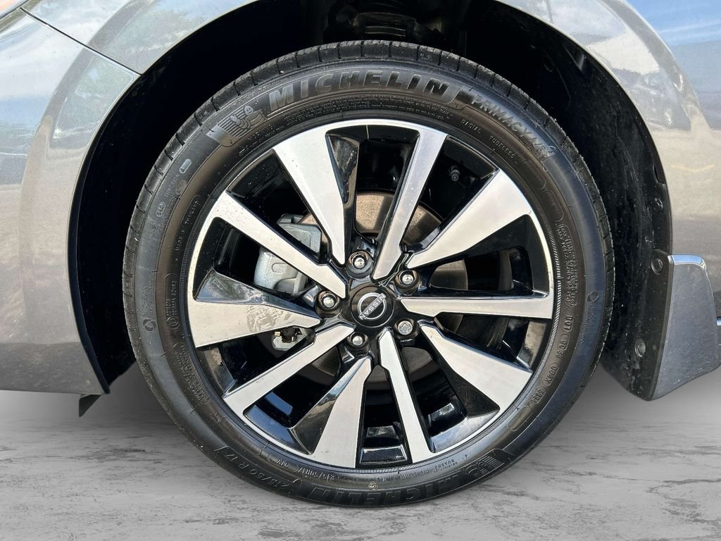 Used 2025 Gray Nissan SV image 31