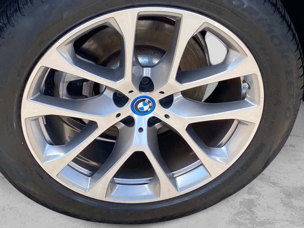 Used 2022 White BMW xDrive45e image 32