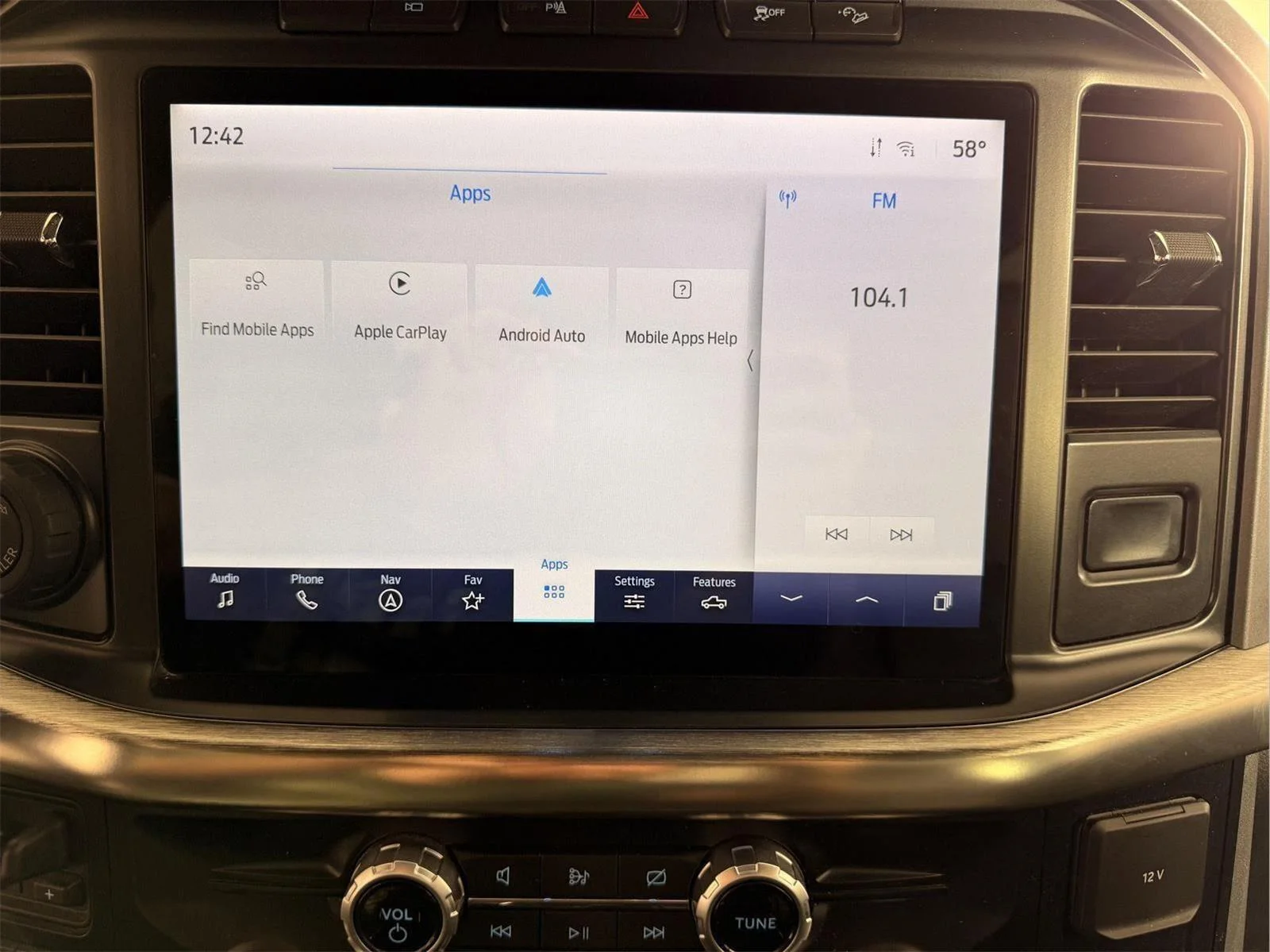 Used 2022 Space White Ford LARIAT image 40