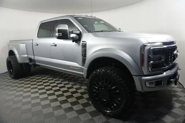 2024 Ford F-450SD Platinum