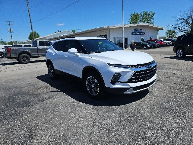 Used 2024 White Chevrolet LT image 28