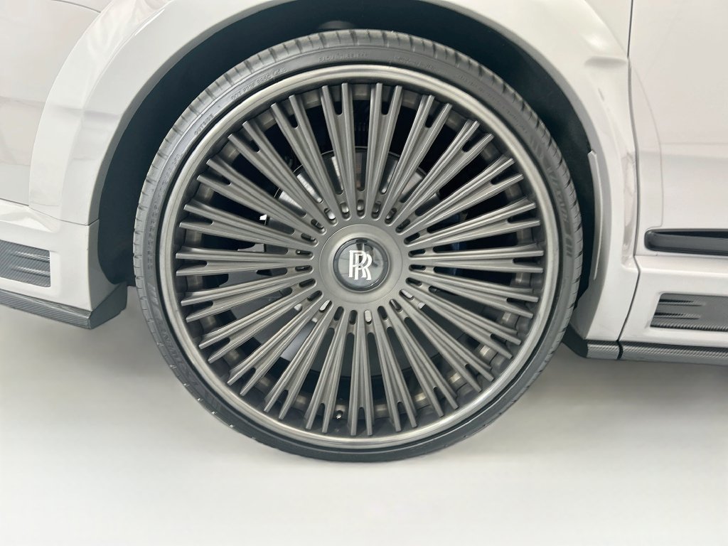 Used 2024 Stone Gray Rolls-Royce Black Badge image 32