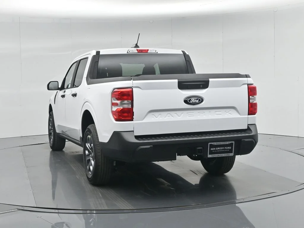 New 2026 Oxford White Ford XLT image 26