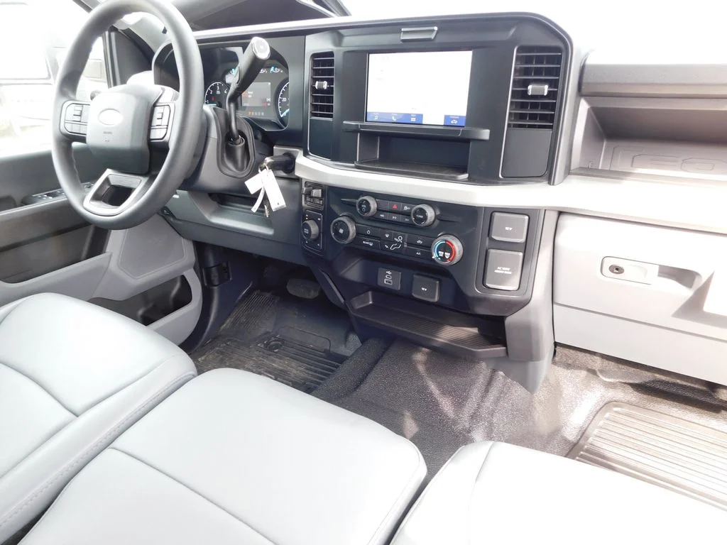 2025 Ford F-350 Super Duty Chassis Cab XL - Photo 19