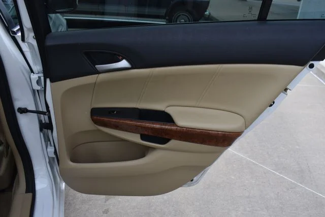 Used 2012 White Honda EX-L image 15