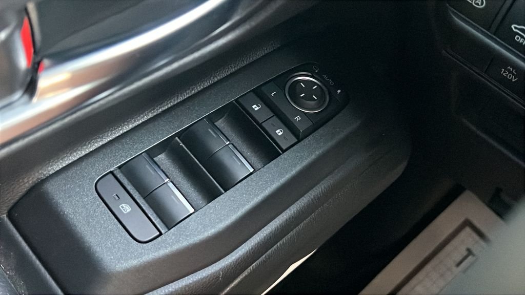 Used 2025  Toyota Base image 19