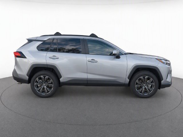 Used 2023 Silver Toyota XLE Premium image 8