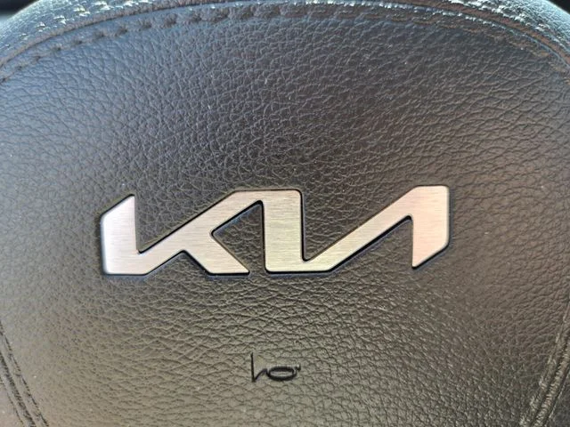 Used 2022 White Kia S image 32