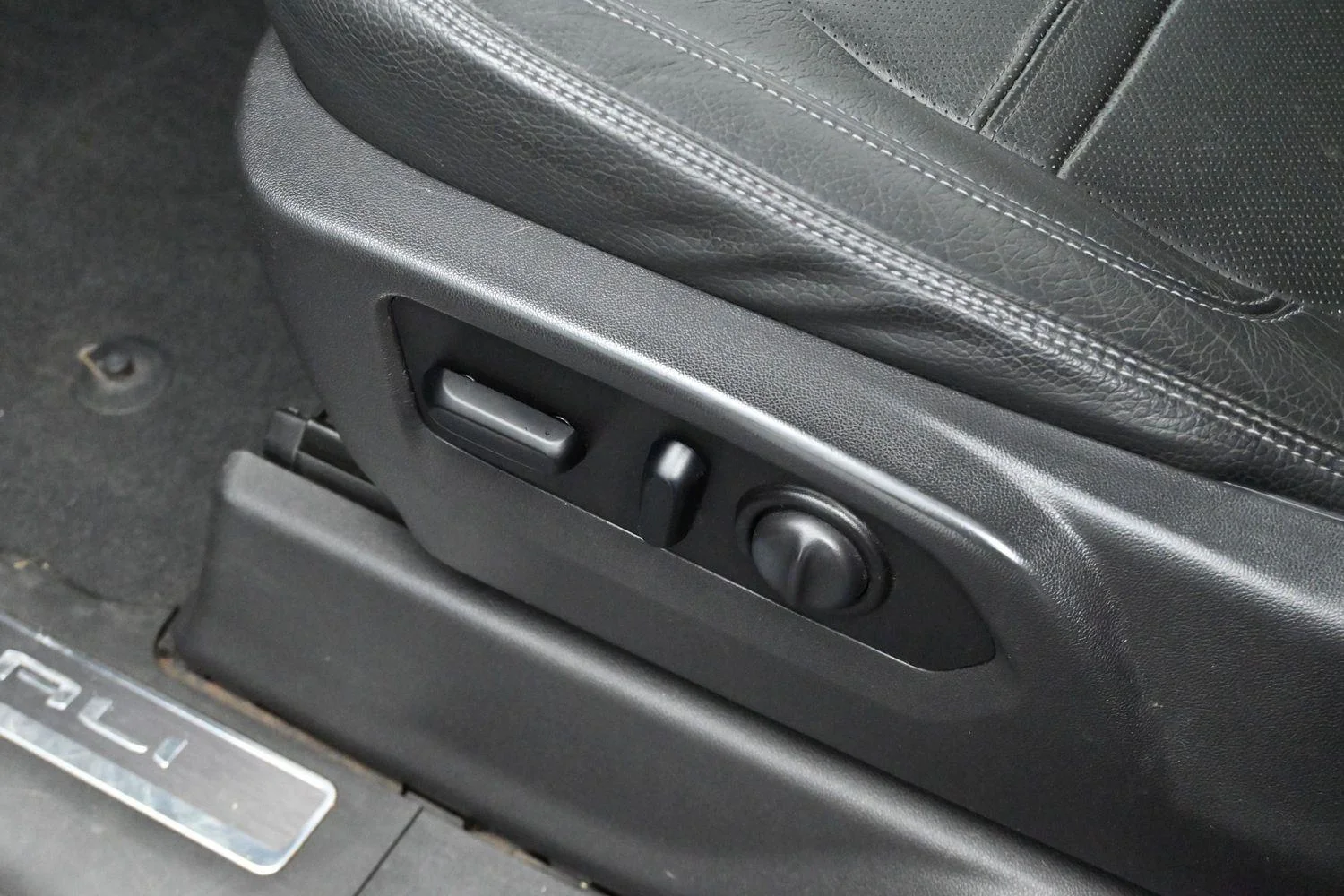 Used 2021 Ebony Twilight Metallic GMC Denali image 15