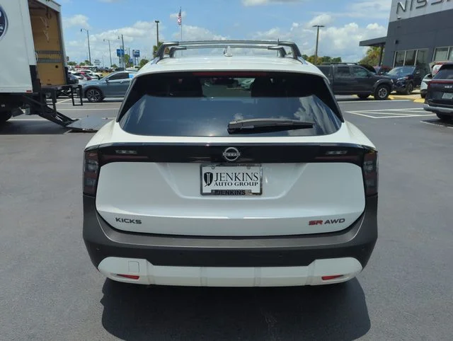 Used 2025 White Nissan SR image 7