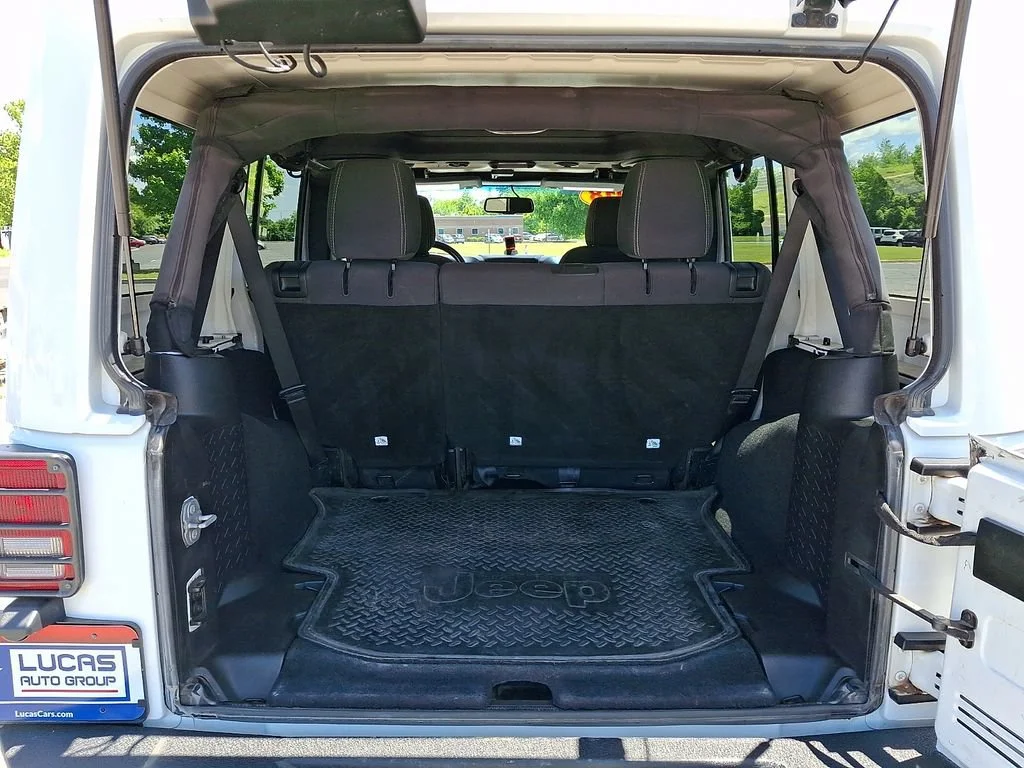 Used 2018 Bright White Clearcoat Jeep Sahara image 31