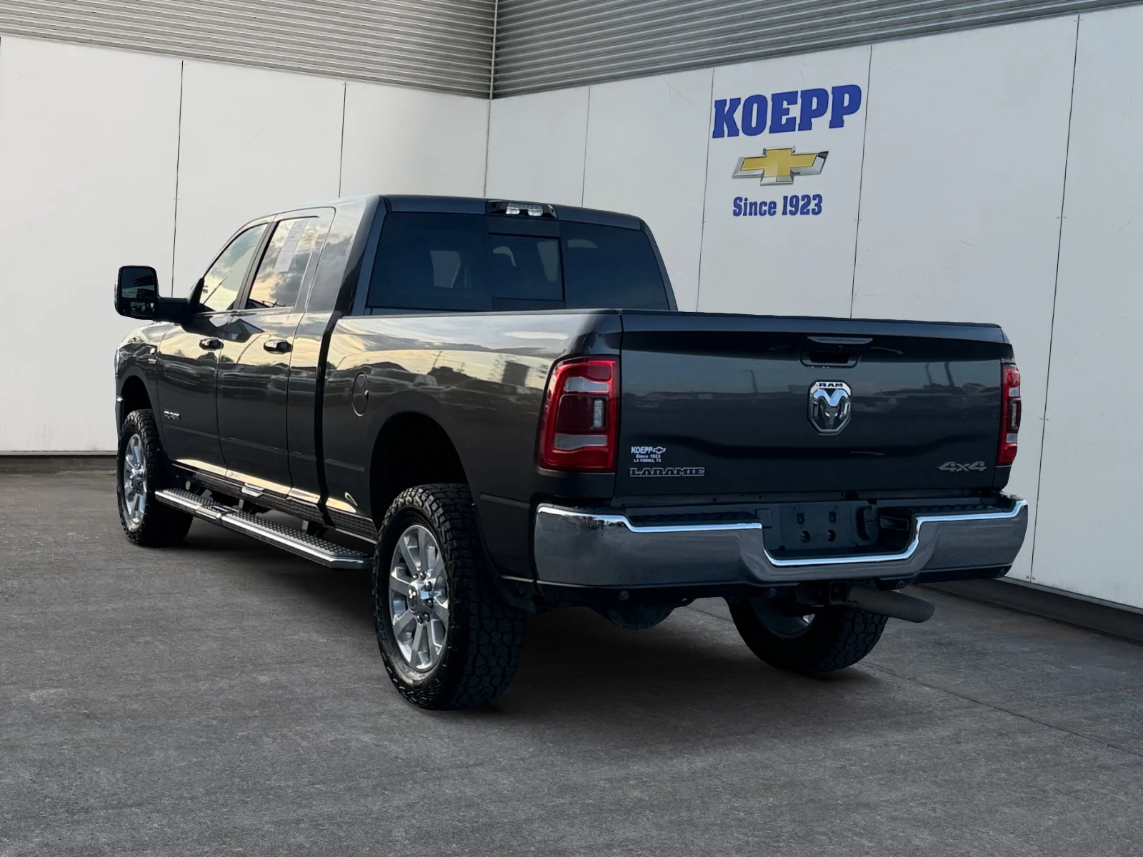 Used 2023 Granite Crystal Metallic Clearcoat Ram Laramie image 3