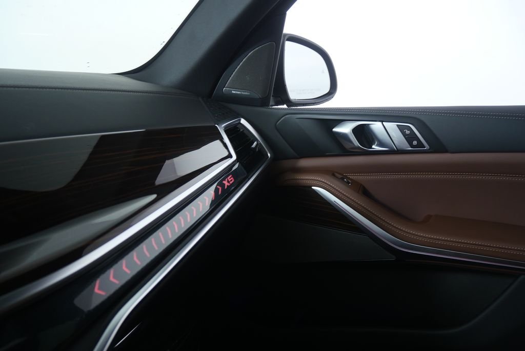 New 2026 Dravit Grey Metallic BMW xDrive40i image 24