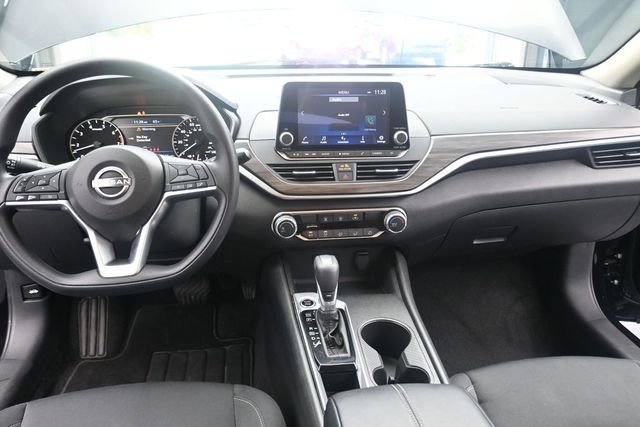 2025 Nissan Altima SV - Photo 19