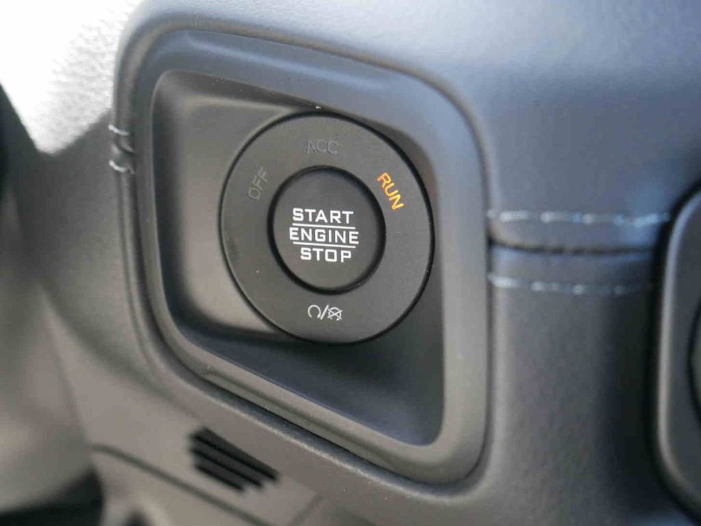 New 2026 Black Clear-Coat Exterior Paint Jeep  image 30