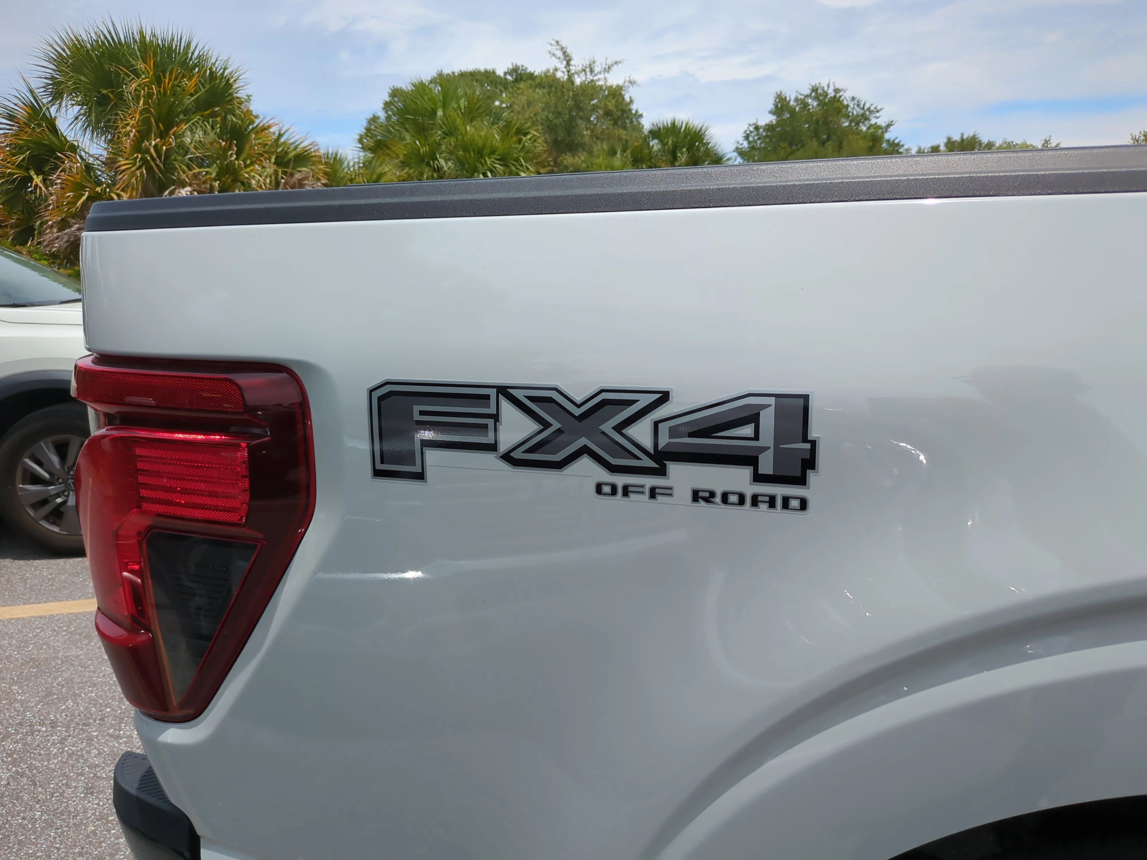 Used 2024 Avalanche Ford XLT image 9