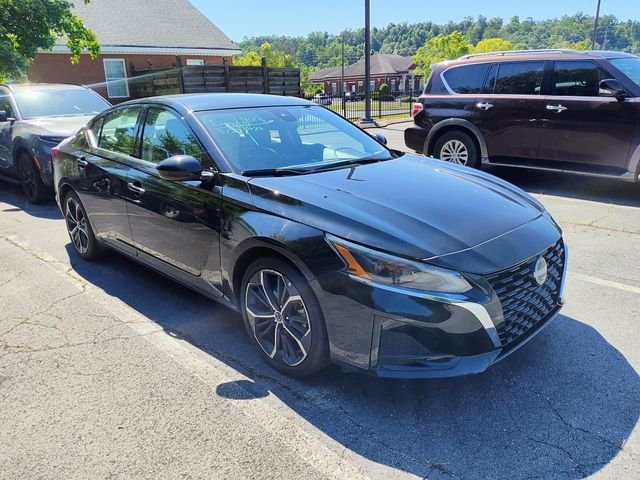 Used 2024 Black Nissan 2.5 SR image 3
