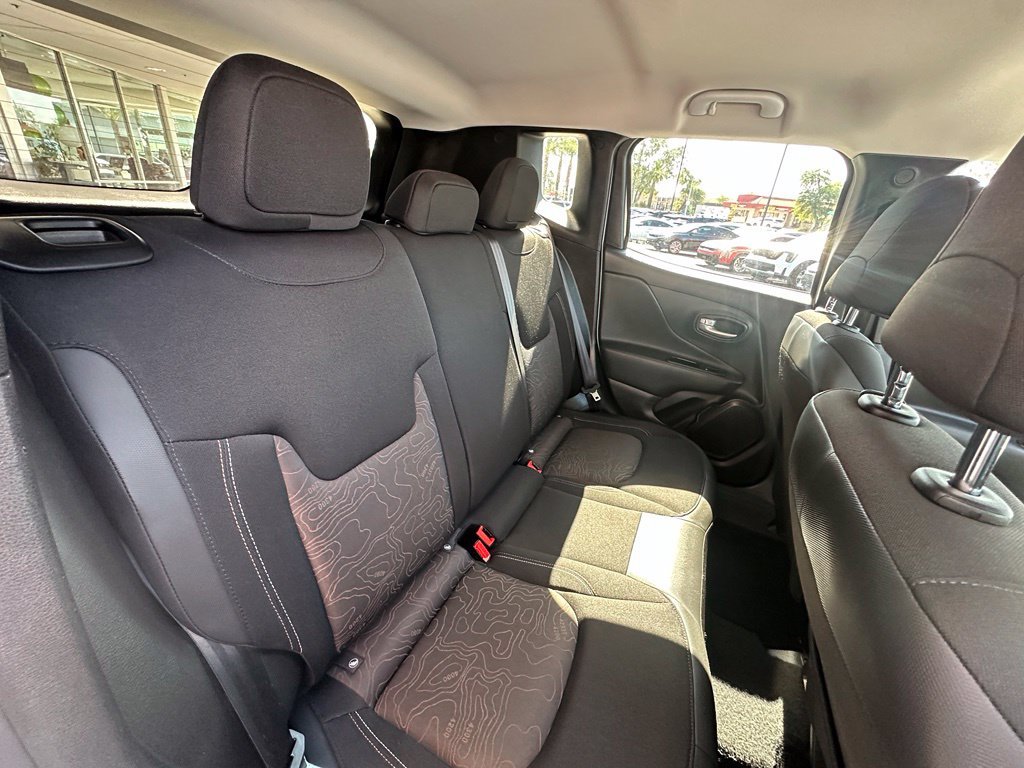 Used 2023 White Jeep Latitude image 17