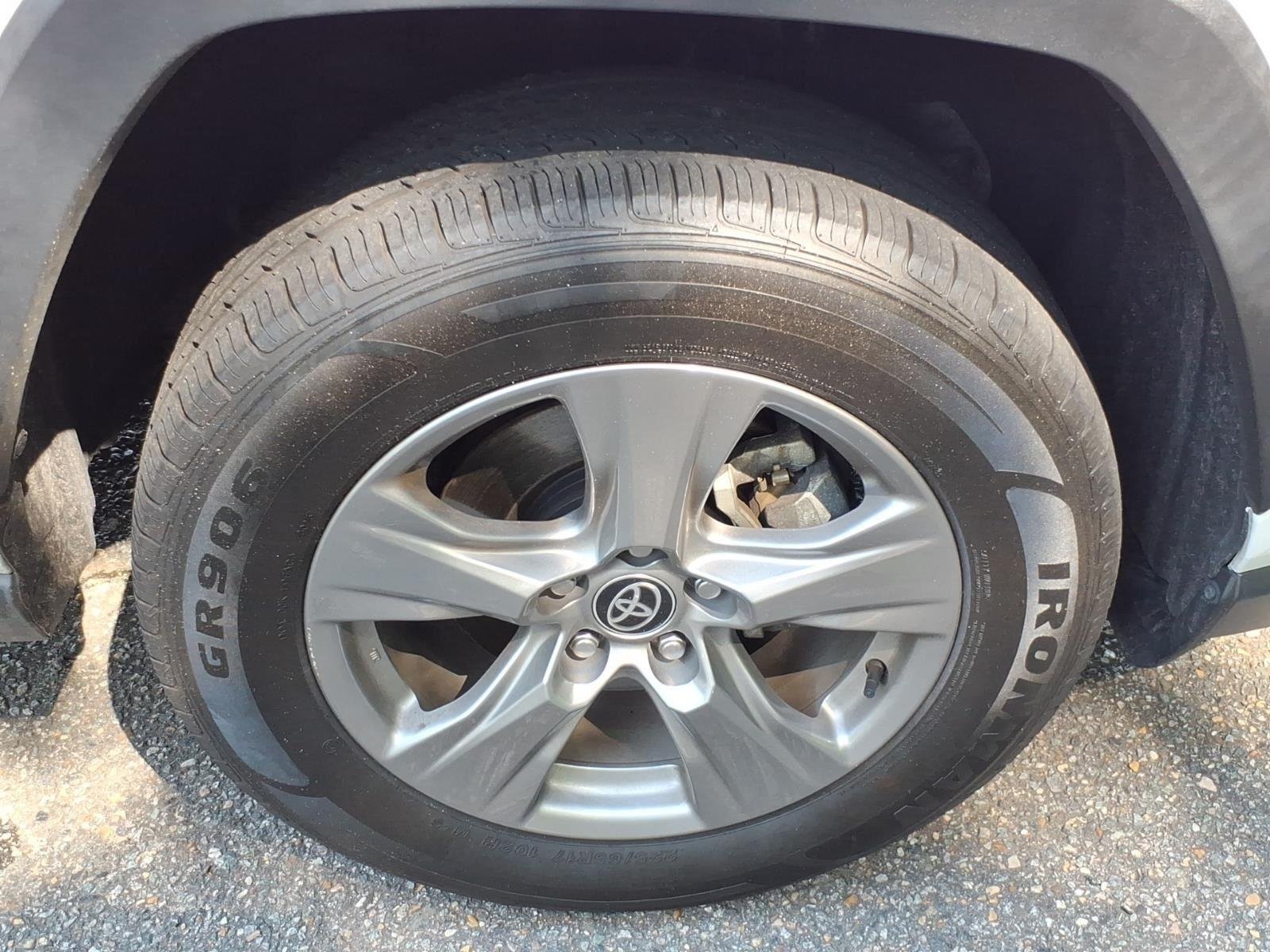 Used 2024  TOYOTA  image 9