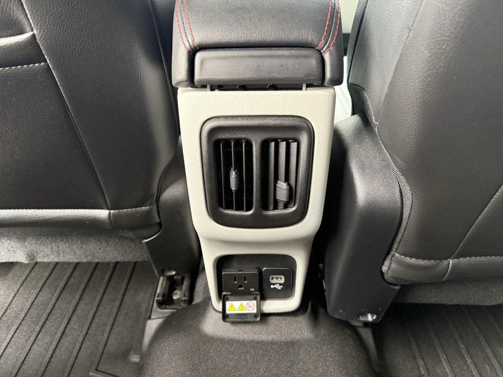 Used 2018 Granite Crystal Metallic Clearcoat Jeep Limited image 11