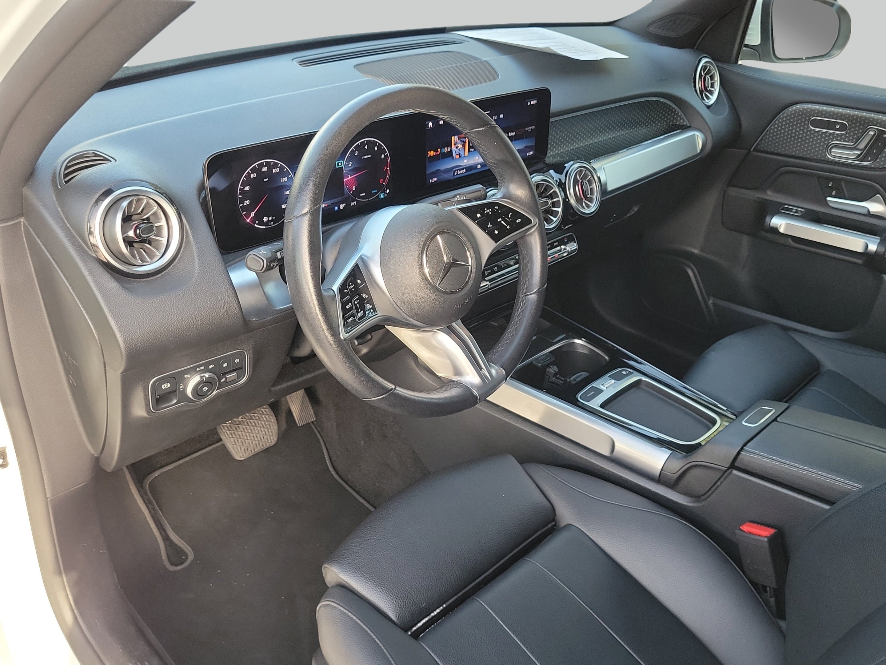 Used 2025 Polar White Mercedes-Benz GLB 250 image 20