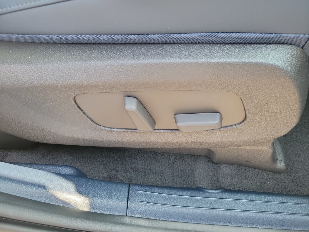 New 2026 Snow White Pearl Kia EX image 9