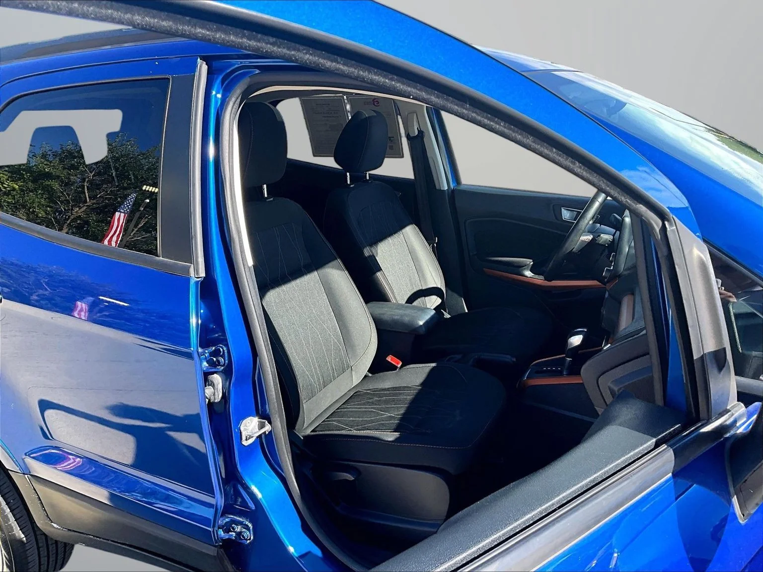Used 2022 Blue Ford SE image 8