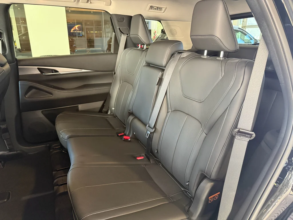 New 2027 BLACK OBSIDIAN INFINITI Pure FWD image 27