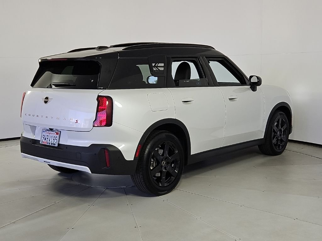 Certified Used 2026 White Metallic MINI Signature Plus image 7