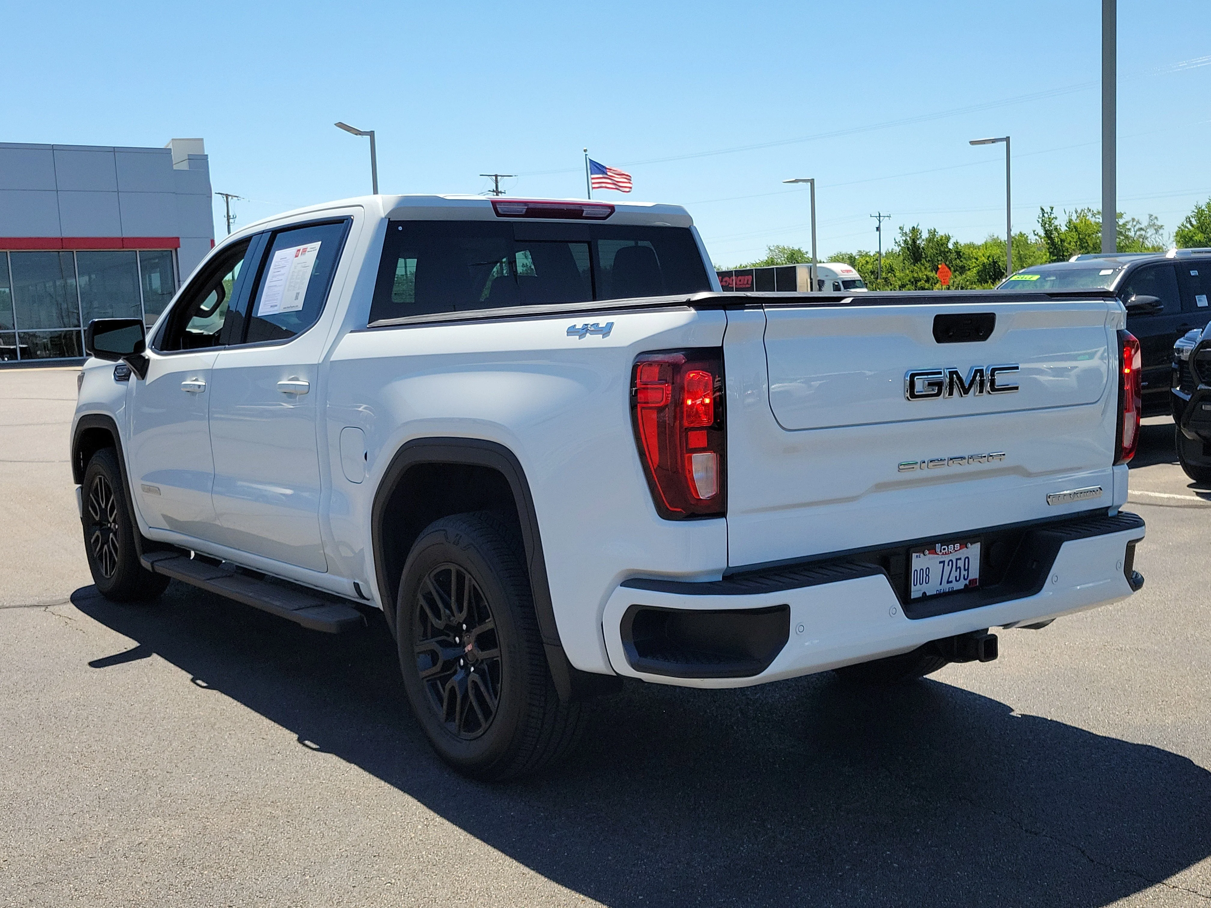 Used 2025 Summit White GMC Elevation image 33