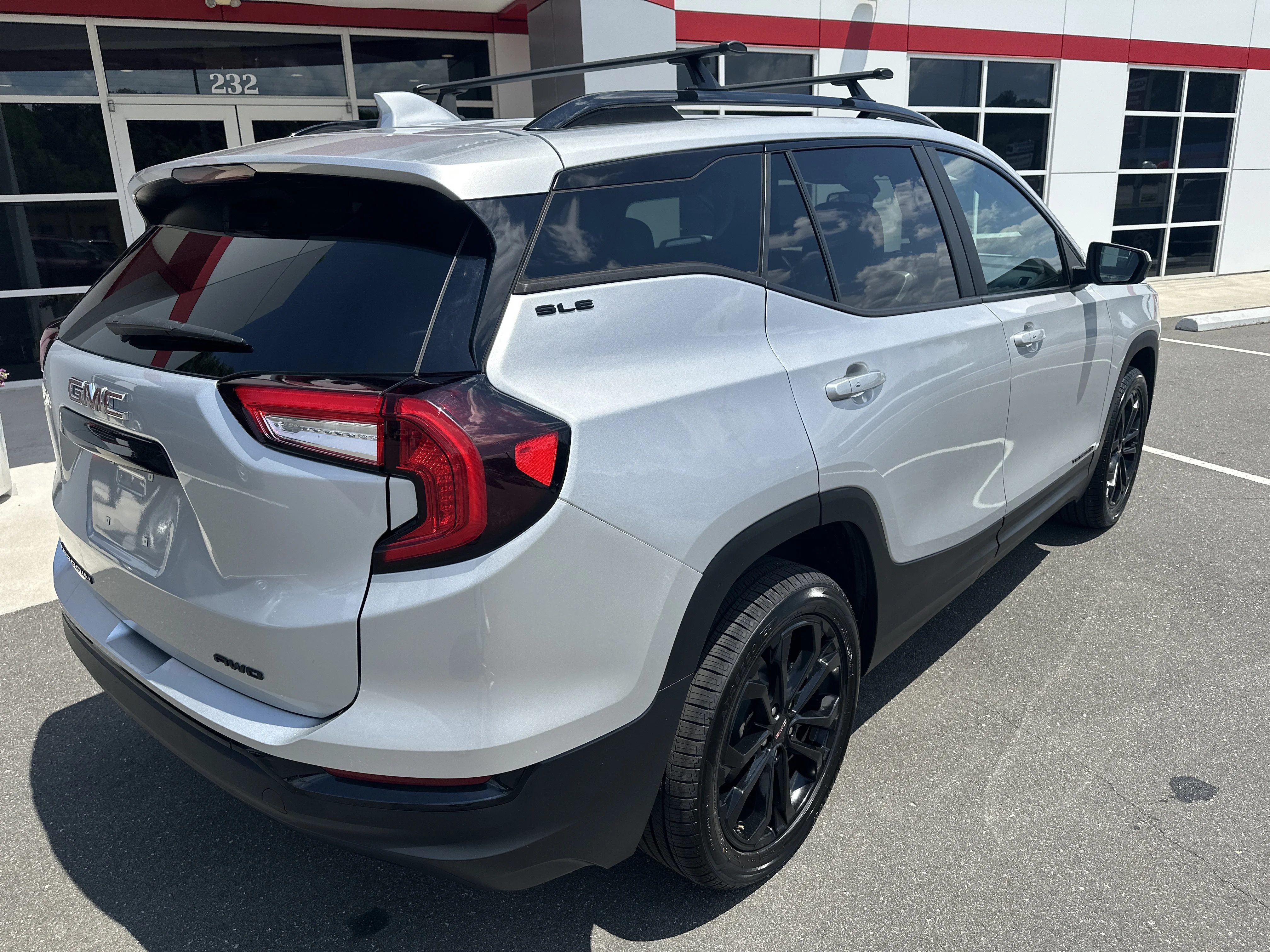 Used 2022 Quicksilver Metallic GMC SLE image 8