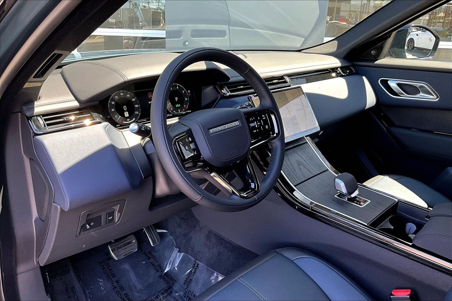 New 2026 Giola Green Land Rover Dynamic SE image 6