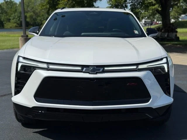 New 2025 Iridescent Pearl Tricoat Chevrolet RS image 2