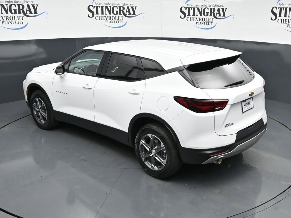 Used 2025 Summit White Chevrolet 2LT image 22