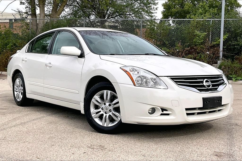 Used 2012 White Nissan 2.5 S image 32