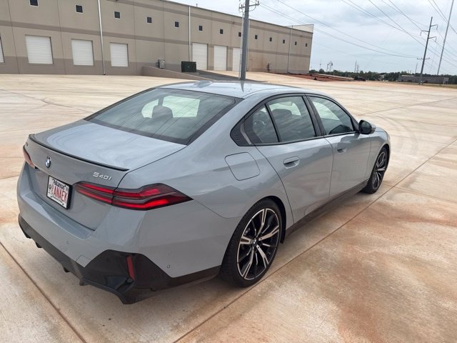 Used 2024 Gray BMW 540i xDrive image 5
