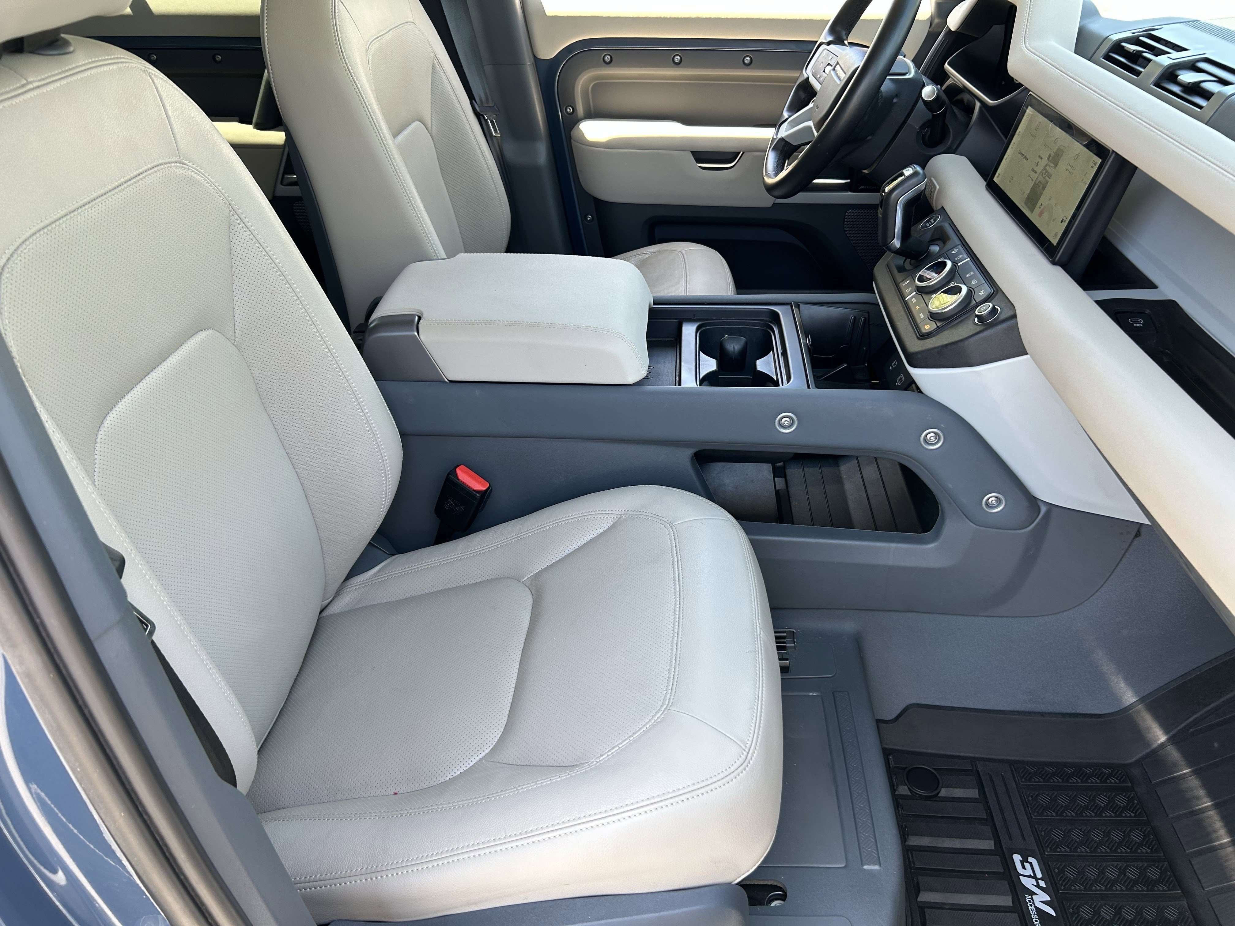Used 2023 Blue Land Rover S image 9