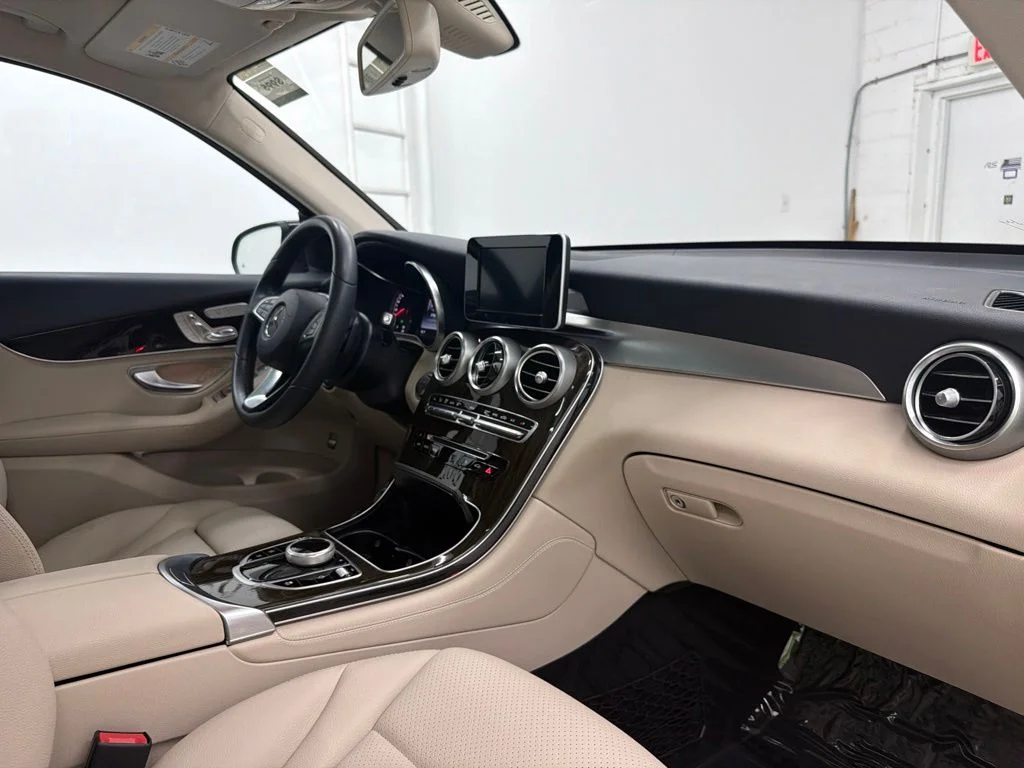 Used 2018  Mercedes-Benz GLC 300 image 34